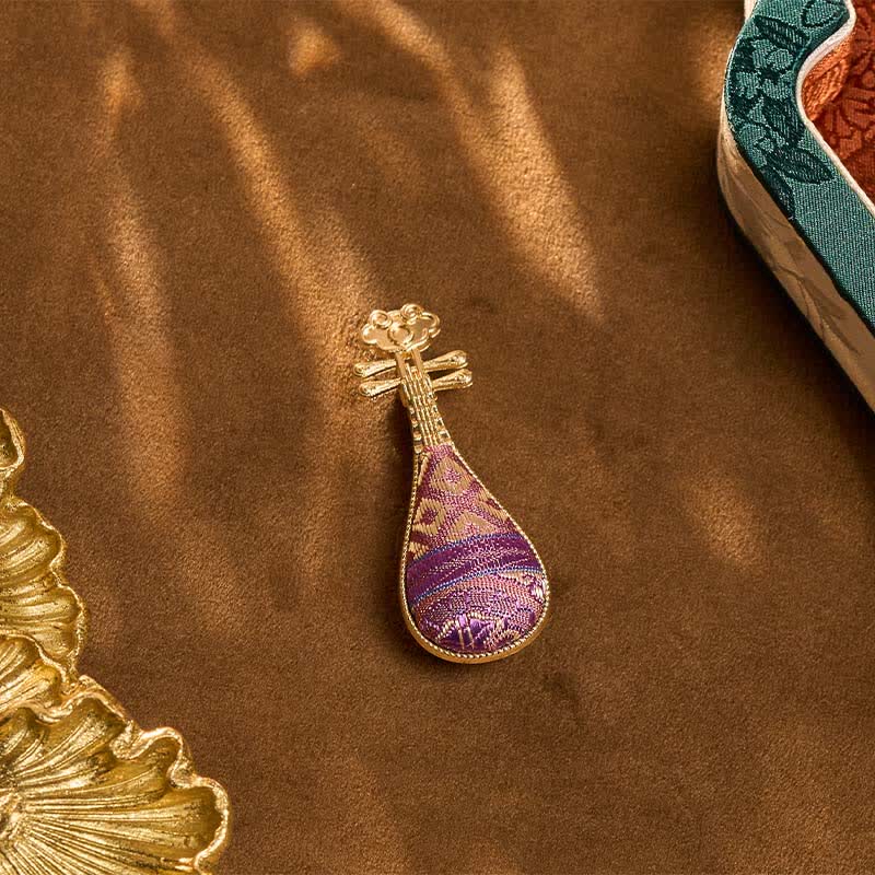 Buddha Stones Handgefertigte chinesische Brosche in Guqin-Form mit floralem Muster aus Song-Brokat. - image 3