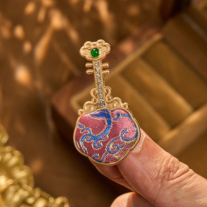 Buddha Stones Handgefertigte lila Pipa-förmige Energiebrosche aus Brokat - image 6