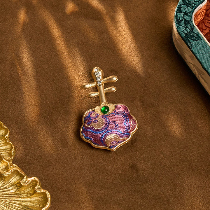 Buddha Stones Handgefertigte lila Pipa-förmige Energiebrosche aus Brokat - image 10