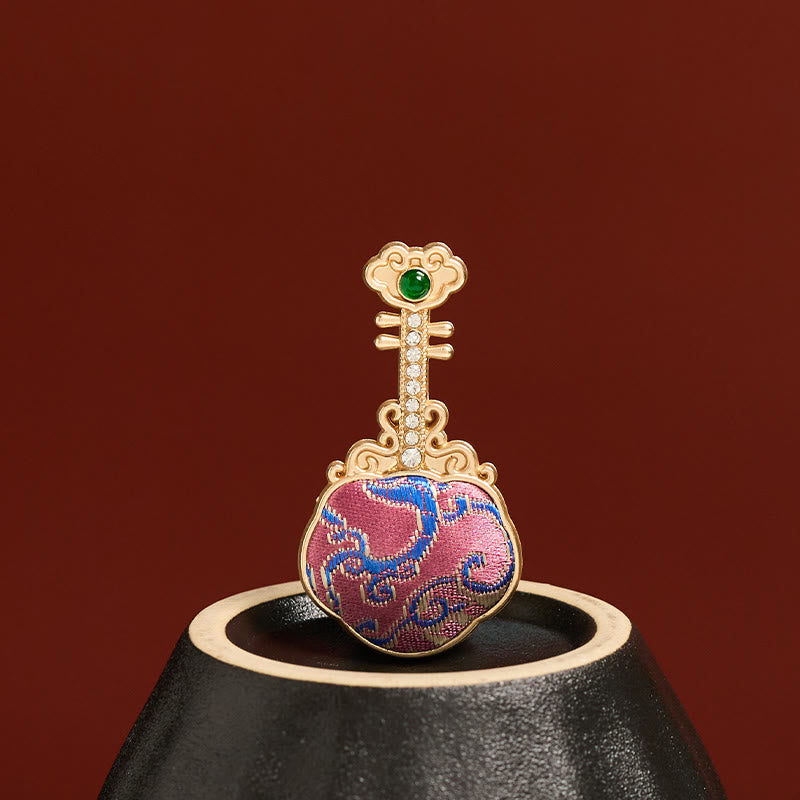 Buddha Stones Handgefertigte lila Pipa-förmige Energiebrosche aus Brokat - Lila Pipa - Song Brocade (Wohlstand♥Harmonie) - image 0