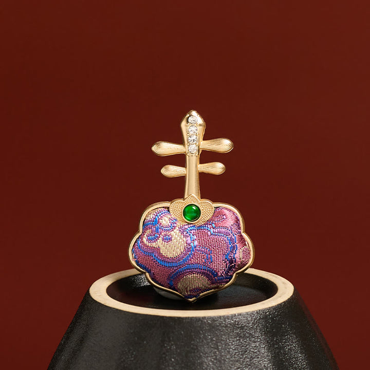 Buddha Stones Handgefertigte lila Pipa-förmige Energiebrosche aus Brokat - Große violette Pipa - Song Brocade (Wohlstand♥Harmonie) - image 1