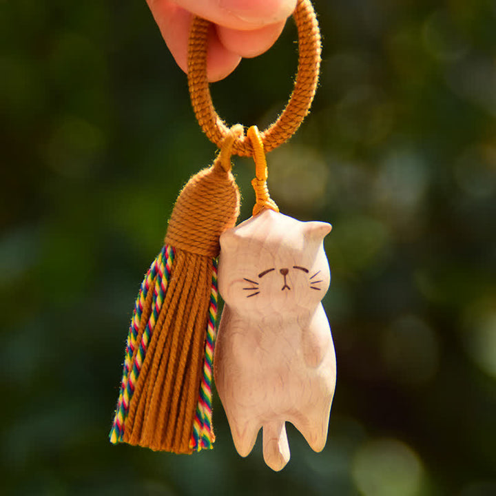 Buddha Stones Schlüsselanhänger mit Katzenquaste aus Buchenholz - Anhänger mit liegender Katze aus gelber Kordel - Buchenholz (Klarheit ♥ Erdende Energie) - image 0
