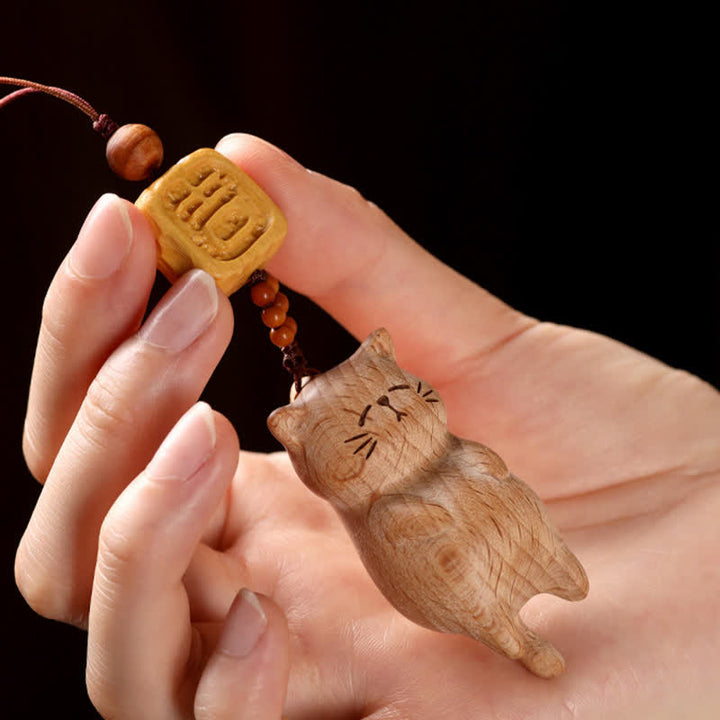 Buddha Stones Handgeschnitzte Glückskatze aus Buchenholz als Handy-Anhänger - image 4