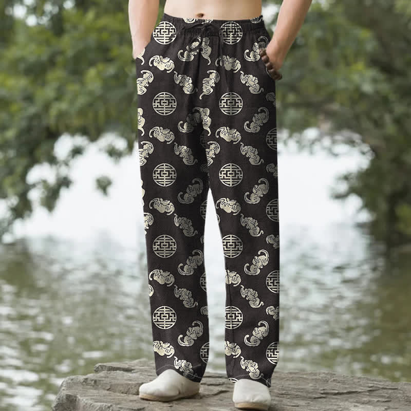 Buddha Stones Baumwollhose für Herren mit langem Bein, schmal zulaufendem Schnitt und Taschen, Wolkenmuster, rundes Emblem, schmal zulaufend - Schwarz - US/ UK/AU50, EU60 (5XL) - image 0