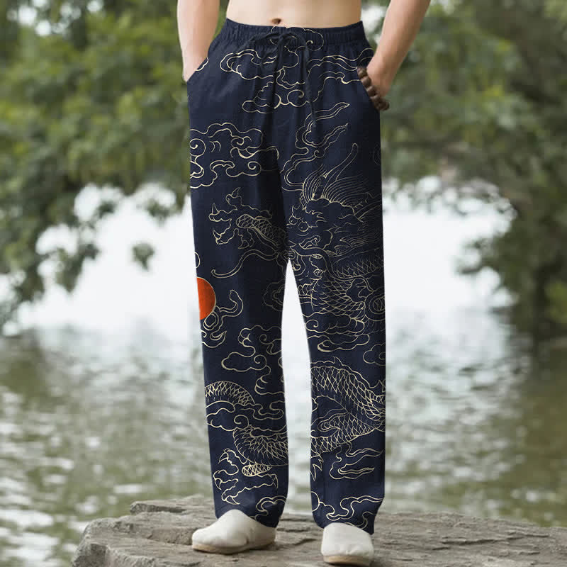 Buddha Stones Herren-Hose aus Baumwolle mit schmal zulaufendem Bein und Taschen, Muster: Fliegender Drache „Chasing The Sun“ - Marine - US/ UK/AU50, EU60 (5XL) - image 6