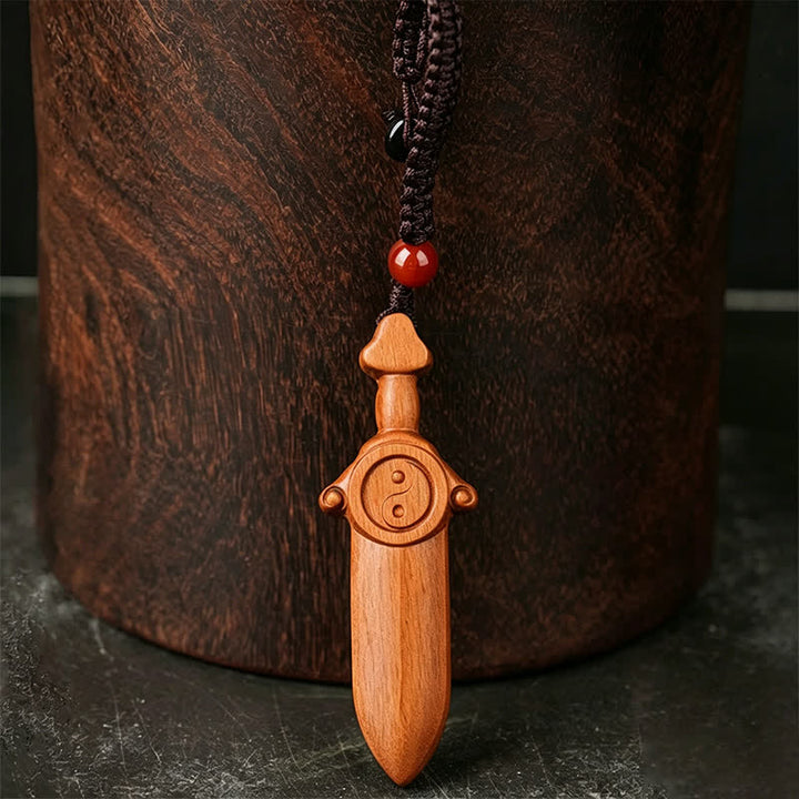 Buddha Stones Schlüsselanhänger mit graviertem Schwertmotiv aus Jujube-Holz (Yin-Yang-Balance) - image 1