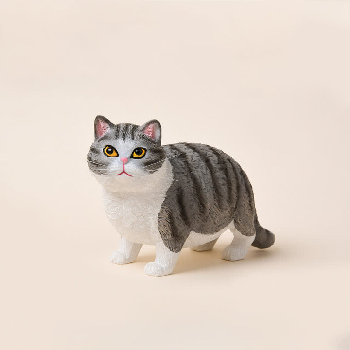 Buddha Stones Bemalte, kleine, mollige Katze aus Kunstharz – niedliche Tierdekoration - Grau-weiß getigert - image 16