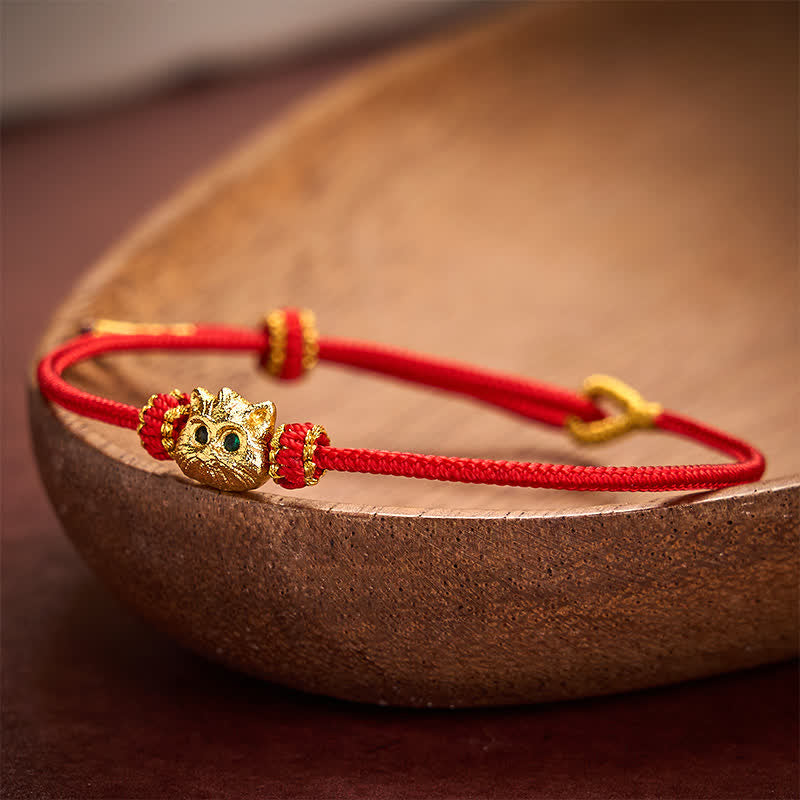 Buddha Stones Handgewebtes rotes Armband mit niedlichem Katzenmotiv - image 1
