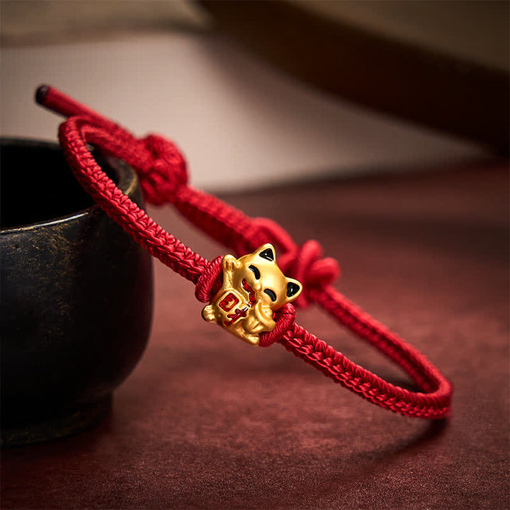 Buddha Stones Handgefertigtes, geflochtenes Armband aus roter Schnur mit goldener Glückskatze und verstellbarem Verschluss - Dunkelrot - 5,91-7,48 Zoll (15-19 cm) - image 0