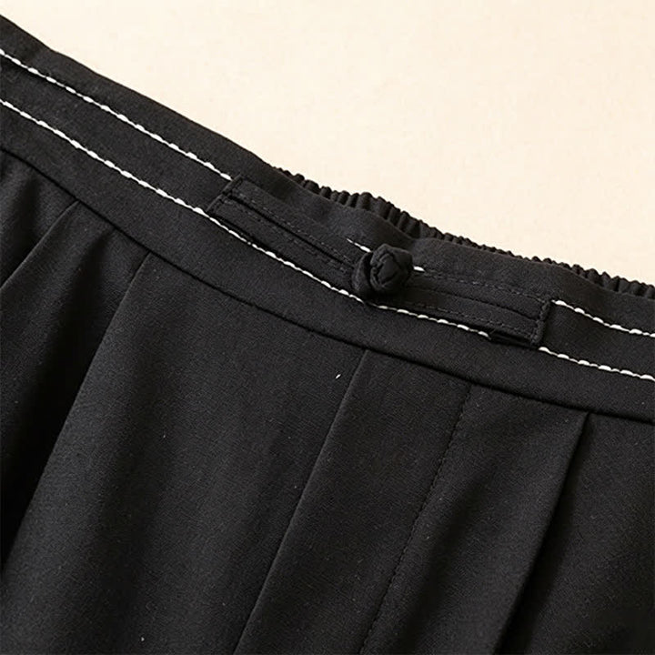 Buddha Stones Lässige, minimalistische Sommerhose aus Unifarben mit Knöchellänge, geradem Bein und Taschen, mit einem Froschknopf - image 6