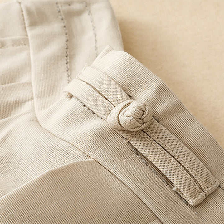 Buddha Stones Lässige, minimalistische Sommerhose aus Unifarben mit Knöchellänge, geradem Bein und Taschen, mit einem Froschknopf - image 14