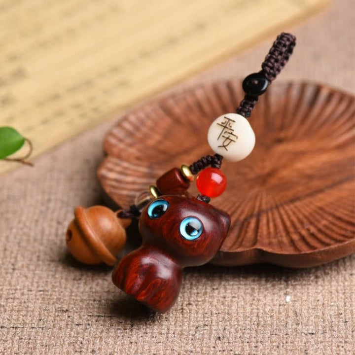 Buddha Stones Handgeschnitzte Schlüsselanhänger mit Katzenglocke aus Ebenholz und rotem Sandelholz - image 3