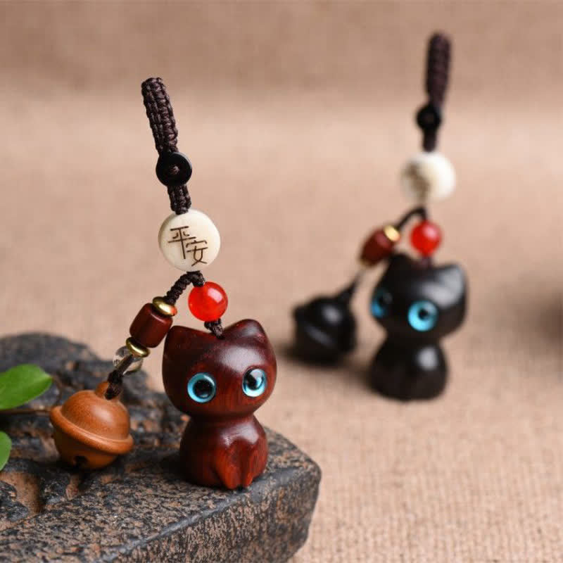 Buddha Stones Handgeschnitzte Schlüsselanhänger mit Katzenglocke aus Ebenholz und rotem Sandelholz - image 1