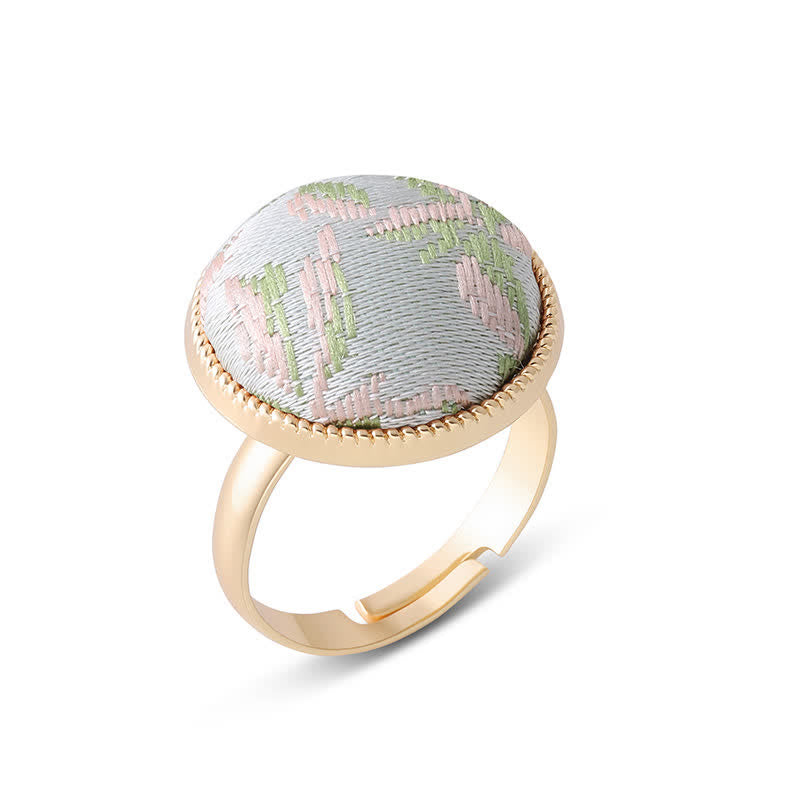 Buddha Stones Runder Ring „Song Brocade“ mit Stickerei und eleganter Ausstrahlung - Weiß (gleicher Farbton – Muster variiert) - image 19