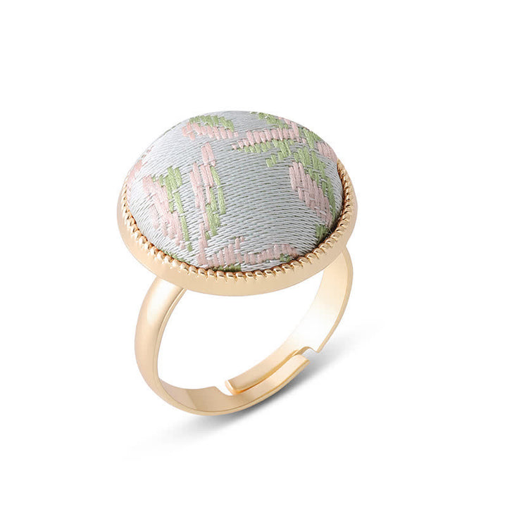 Buddha Stones Runder Ring „Song Brocade“ mit Stickerei und eleganter Ausstrahlung - Weiß (gleicher Farbton – Muster variiert) - image 19