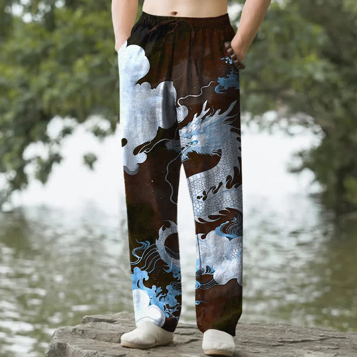 Buddha Stones Herrenhose aus Baumwolle mit Drachen- und Wolkenmuster, schmal zulaufend und mit Taschen - Sattelbraun - US/ UK/AU50, EU60 (5XL) - image 4