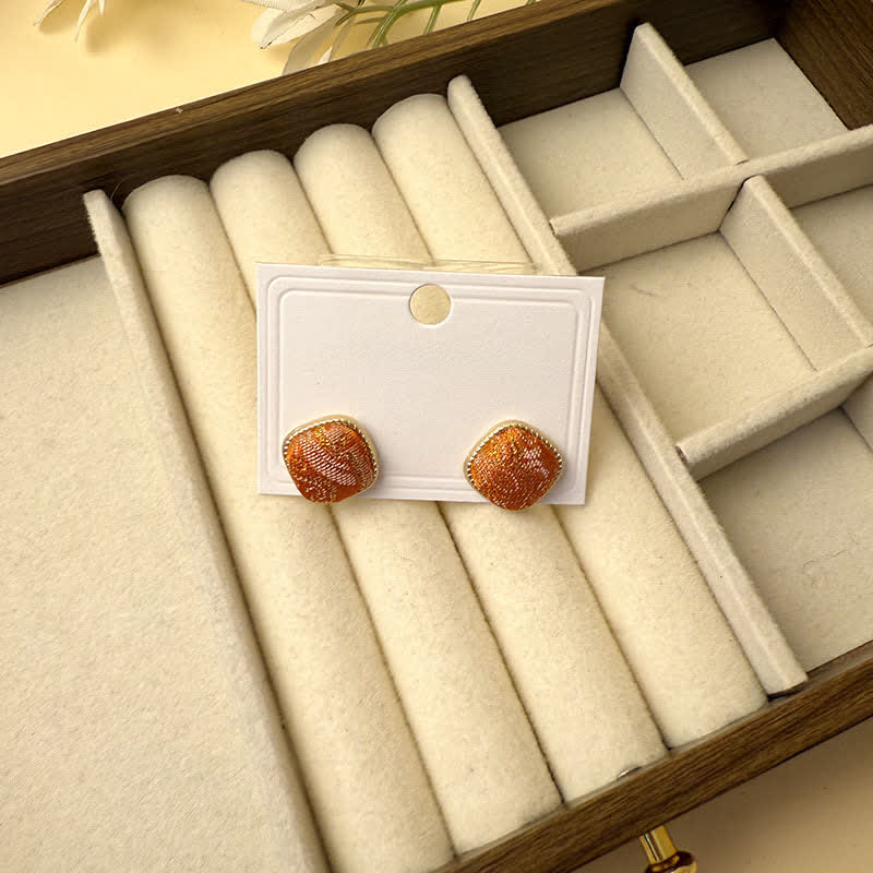 Buddha Stones Handgefertigte Ohrstecker aus Brokat mit geometrischem quadratischem Muster - Orange (gleicher Farbton – Muster variiert) - image 8