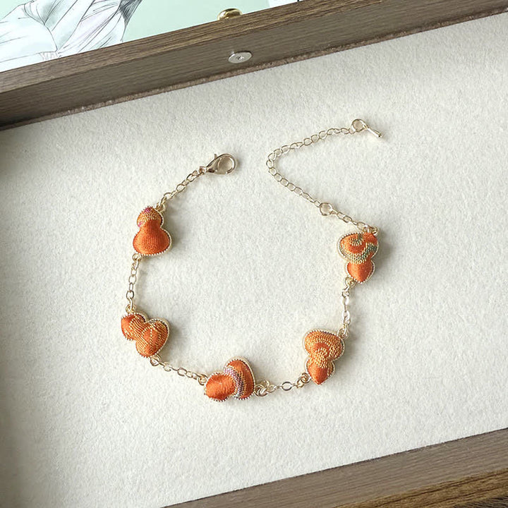 Buddha Stones Armband aus Brokat, Kupferkürbis und Goldton mit Segensmotiv - Orange (gleicher Farbton – Muster variiert) - image 4