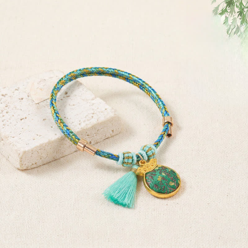Buddha Stones Handgewebtes Armband aus fünffarbiger Kordel, Glücksgrün, Brokat, Zongzi-Apfel-Geldbeutel, chinesischem Schlossanhänger und Kürbis - Geldbeutel (gleicher Farbton – Muster variiert) - image 13