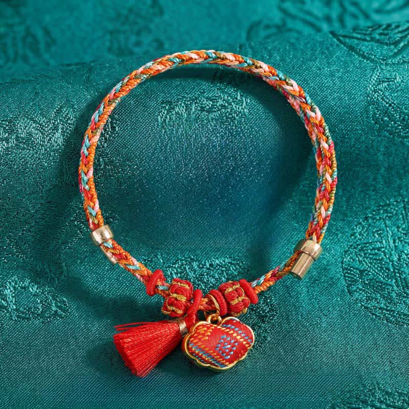 Buddha Stones Handgefertigtes Armband aus fünffarbiger Kordel mit Glücksbringer, rotem Brokat, chinesischem Schlossanhänger, Apfel-Geldbeutel, Kürbis-Zongzi-Motiv - image 1