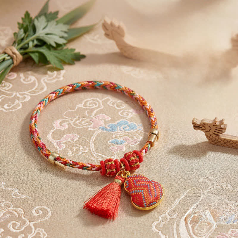 Buddha Stones Handgefertigtes Armband aus fünffarbiger Kordel mit Glücksbringer, rotem Brokat, chinesischem Schlossanhänger, Apfel-Geldbeutel, Kürbis-Zongzi-Motiv - image 12