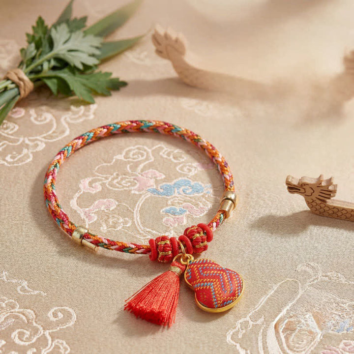 Buddha Stones Handgefertigtes Armband aus fünffarbiger Kordel mit Glücksbringer, rotem Brokat, chinesischem Schlossanhänger, Apfel-Geldbeutel, Kürbis-Zongzi-Motiv - image 12