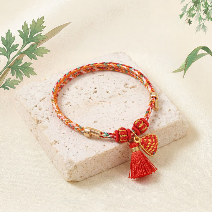 Buddha Stones Handgefertigtes Armband aus fünffarbiger Kordel mit Glücksbringer, rotem Brokat, chinesischem Schlossanhänger, Apfel-Geldbeutel, Kürbis-Zongzi-Motiv - Zongzi (Gleicher Farbton – Muster variiert) - image 17