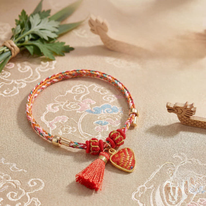 Buddha Stones Handgefertigtes Armband aus fünffarbiger Kordel mit Glücksbringer, rotem Brokat, chinesischem Schlossanhänger, Apfel-Geldbeutel, Kürbis-Zongzi-Motiv - image 19