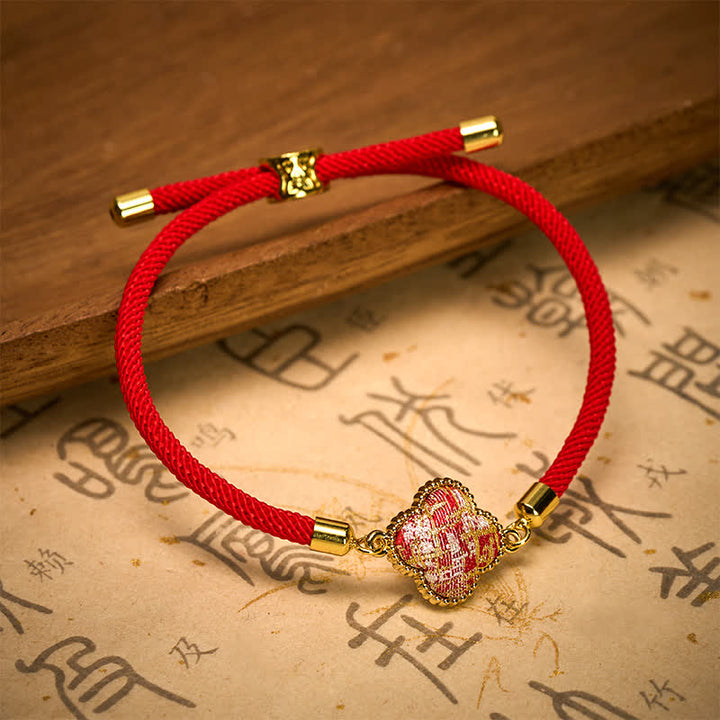 Buddha Stones Rotes Armband aus Brokat mit vierblättrigem Kleeblatt - image 3