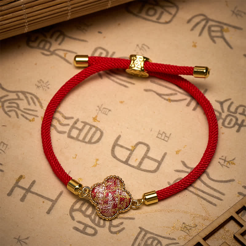Buddha Stones Rotes Armband aus Brokat mit vierblättrigem Kleeblatt - image 2