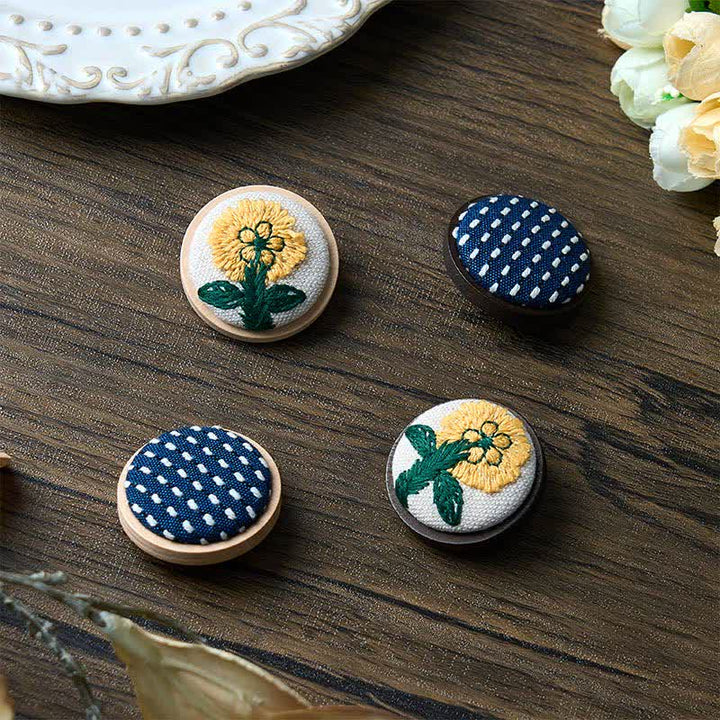 Buddha Stones Handgefertigte runde Brosche mit Stoffblumenmotiv - image 7