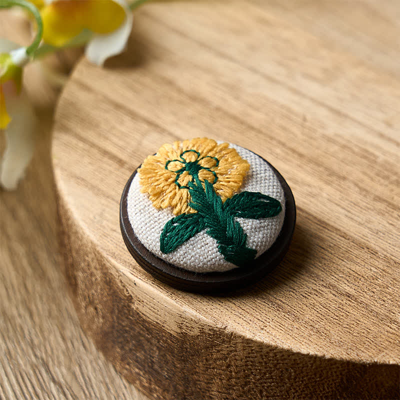 Buddha Stones Handgefertigte runde Brosche mit Stoffblumenmotiv - image 10