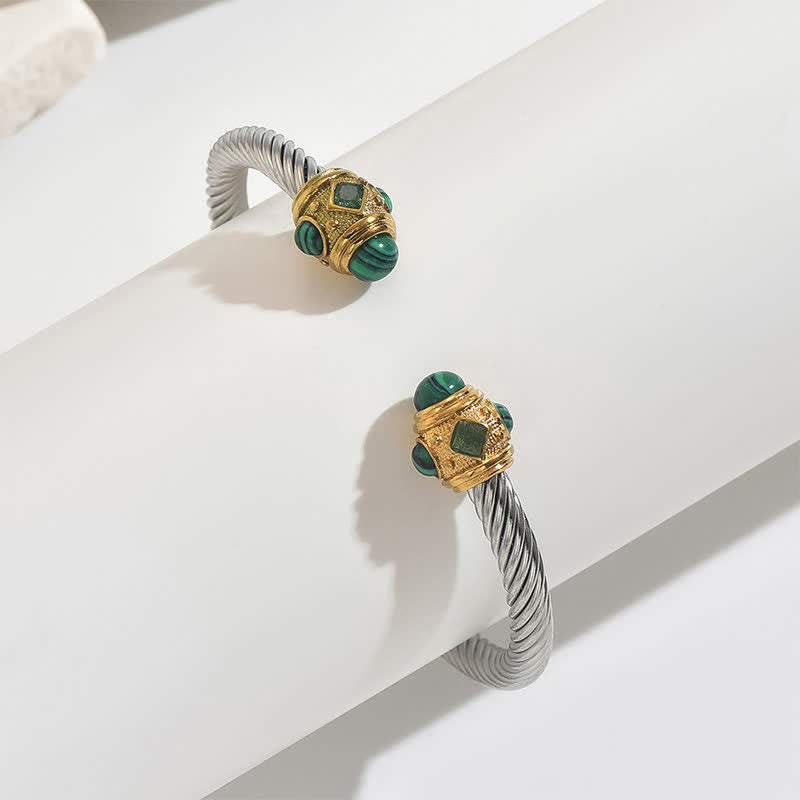 Buddha Stones Zweifarbiges Armband aus Edelstahl mit Spiralmotiv - Gelb (Grüner Edelsteinakzent) - image 0