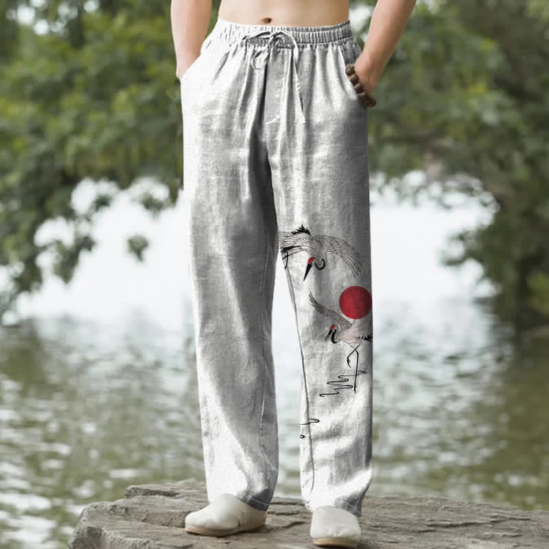 Buddha Stones Herrenhose aus Baumwolle mit rotem Sonnen-Kranich-Muster, schmal zulaufend und mit Taschen - Leinen - US/ UK/AU50, EU60 (5XL) - image 0