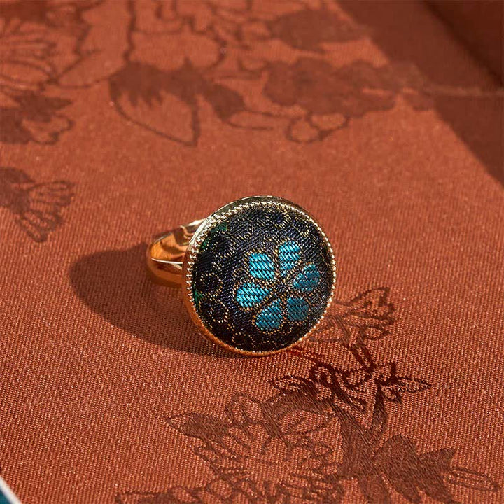 Buddha Stones Handgefertigter, verstellbarer Ring aus Brokat mit Blumenmuster. - image 1