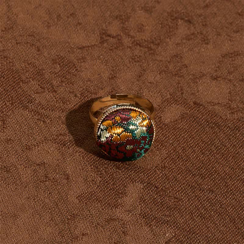 Buddha Stones Runder Ring „Song Brocade“ mit Stickerei und eleganter Ausstrahlung - image 1
