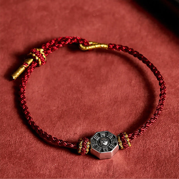 Buddha Stones Handgewebtes, verstellbares Armband aus roter Schnur mit Bagua-Schutzmotiv - image 2