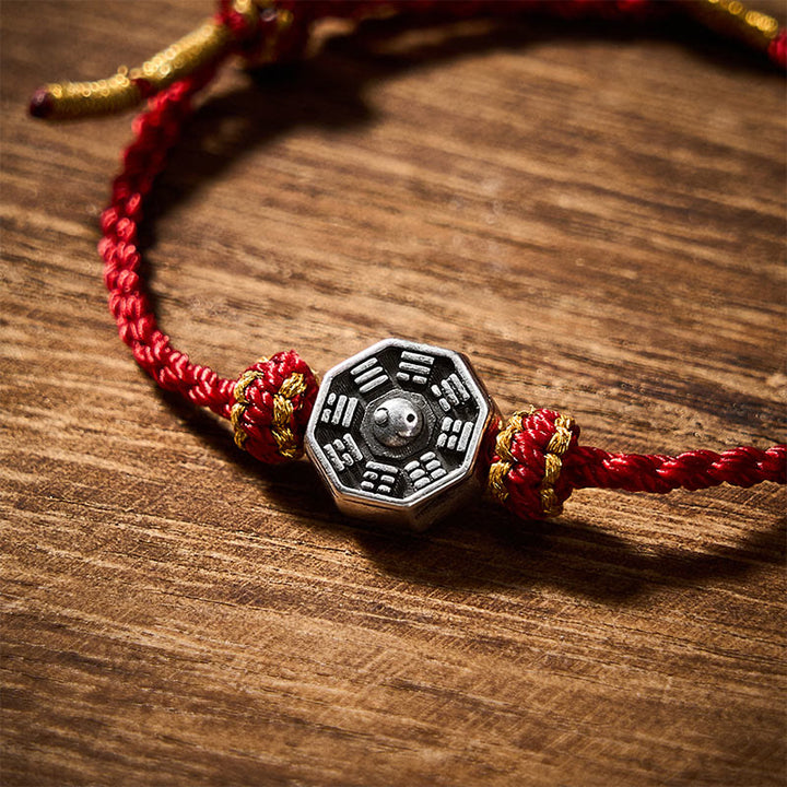 Buddha Stones Handgewebtes, verstellbares Armband aus roter Schnur mit Bagua-Schutzmotiv - image 8