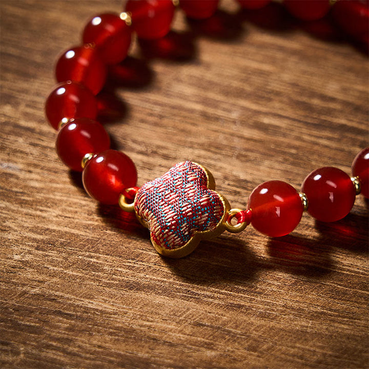 Buddha Stones Armband aus rotem Achat, Brokat und vierblättrigem Kleeblatt mit Segensanhänger - image 4