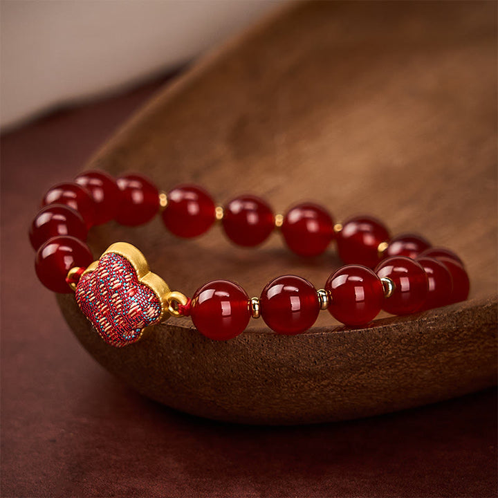 Buddha Stones Armband aus rotem Achat, Brokat und vierblättrigem Kleeblatt mit Segensanhänger - image 3