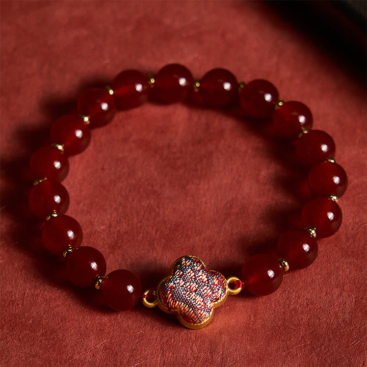 Buddha Stones Armband aus rotem Achat, Brokat und vierblättrigem Kleeblatt mit Segensanhänger - image 2