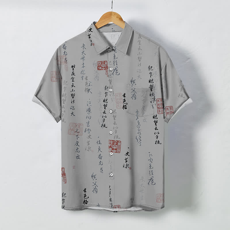 Buddha Stones Atmungsaktives Herren-Kurzarmhemd mit Knöpfen und rotem Siegelmuster in chinesischer Kalligrafie - Silber - US/ UK/AU48, EU58 (4XL) - image 5