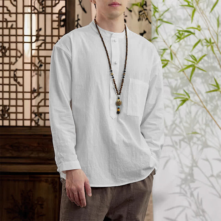Buddha Stones Minimalistisches Herrenhemd im Spring Tang Style mit Stehkragen, langen Ärmeln und aufgesetzter Tasche. Aus Leinen-Baumwolle gefertigt. - image 18