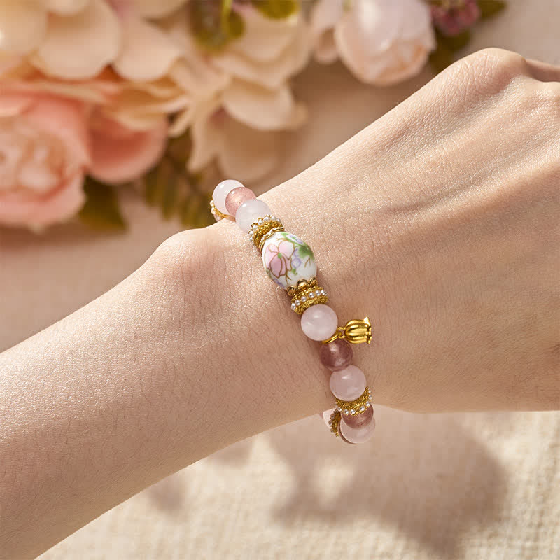 Buddha Stones Natürliche Erdbeerquarz-Rosenquarz-Keramik-Fassperle Lotus-Anhänger-Armband mit klaren runden Perlen - image 2