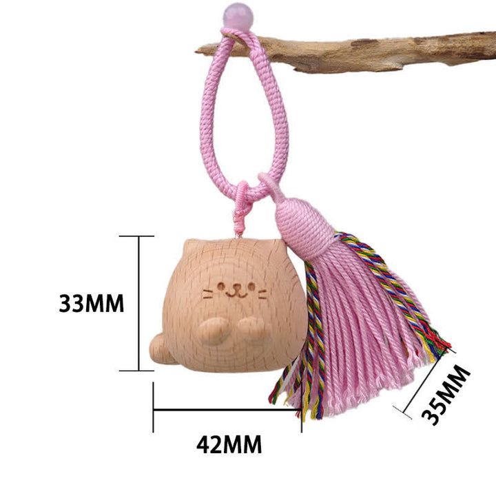 Buddha Stones Handgeschnitzte Schlüsselanhänger aus hellem Holz mit Glückskatzenquaste und Erdungsmotiv - Rosa mollige Katze - image 1