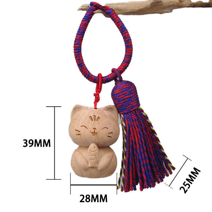 Buddha Stones Handgeschnitzte Schlüsselanhänger aus hellem Holz mit Glückskatzenquaste und Erdungsmotiv - Magenta Katze isst Fisch - image 16