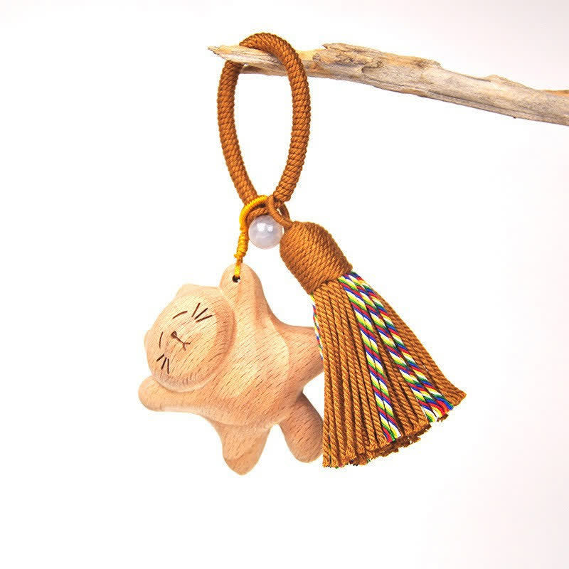 Buddha Stones Handgeschnitzte Schlüsselanhänger aus hellem Holz mit Glückskatzenquaste und Erdungsmotiv - Braune liegende Katze - image 24
