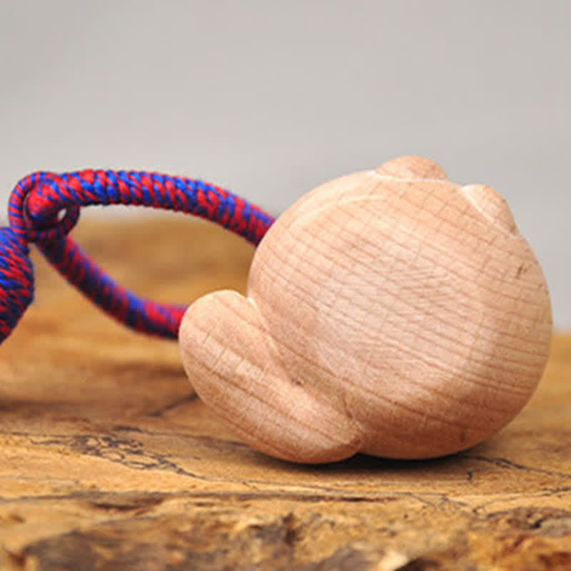 Buddha Stones Handgeschnitzte Schlüsselanhänger aus hellem Holz mit Glückskatzenquaste und Erdungsmotiv - image 8