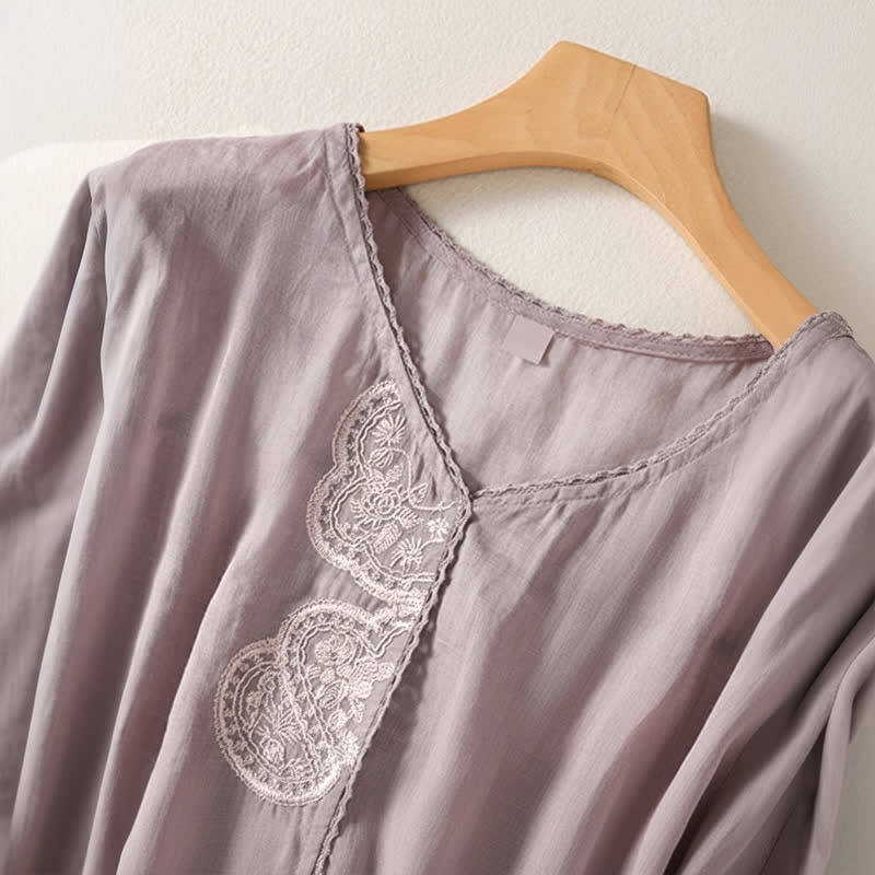 Lässiges Damen-T-Shirt mit Buddha Stones -Stickmuster, V-Ausschnitt und halben Ärmeln - image 2
