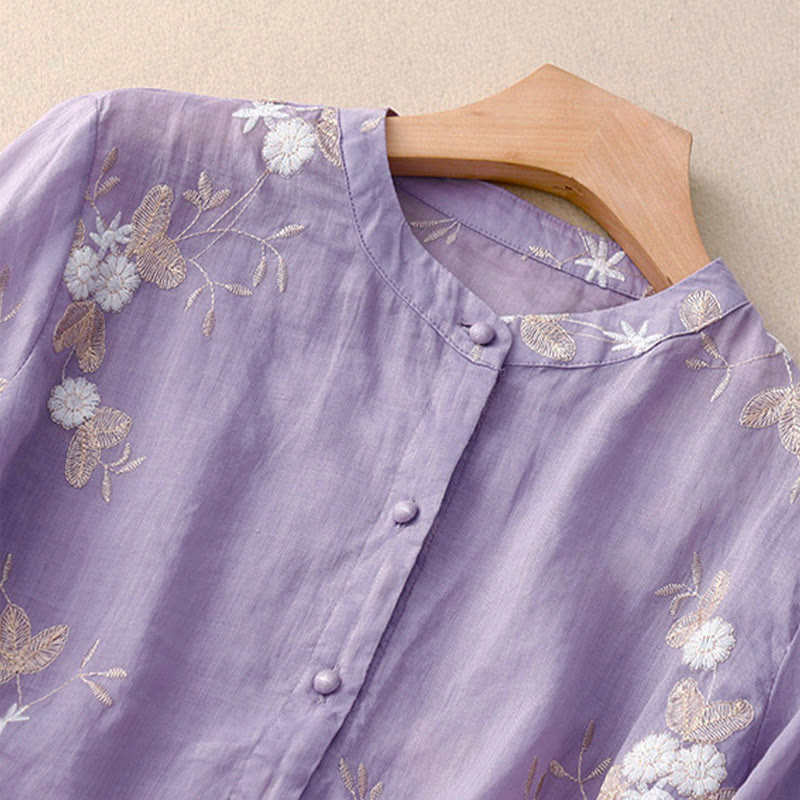 Lässiges Damen-Shirt mit Buddha Stones -Stickerei und Blütenblättern, Rundhalsausschnitt und halben Ärmeln - image 1